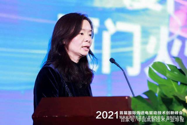 厦门火炬高新区管委会总经济师张斌娜在会上致辞