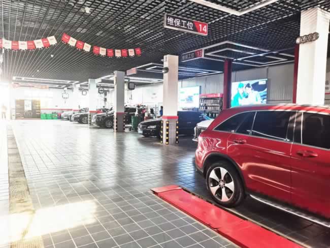 天猫养车维修车间宽敞明亮 天猫养车维修车间宽敞明亮