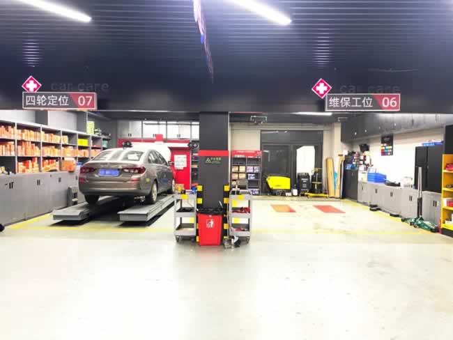 天猫养车四轮定位区与维修保养工位 天猫养车四轮定位区与维修保养工位