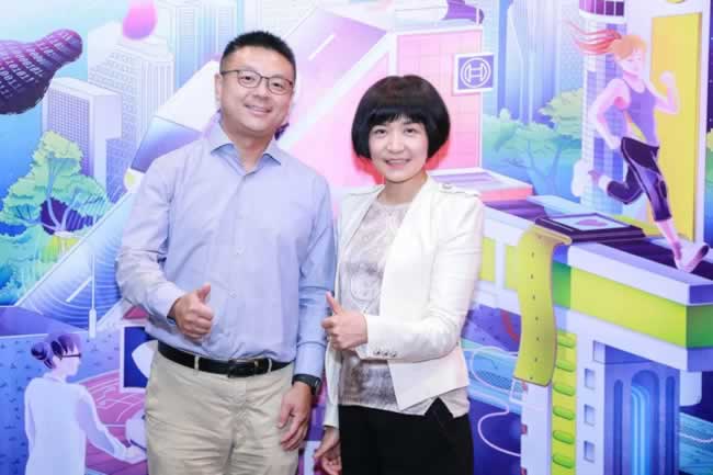 ( 图右:博世中国投资有限公司执行副总裁 李晓虹  图左:复旦大学 邹卓教授 )