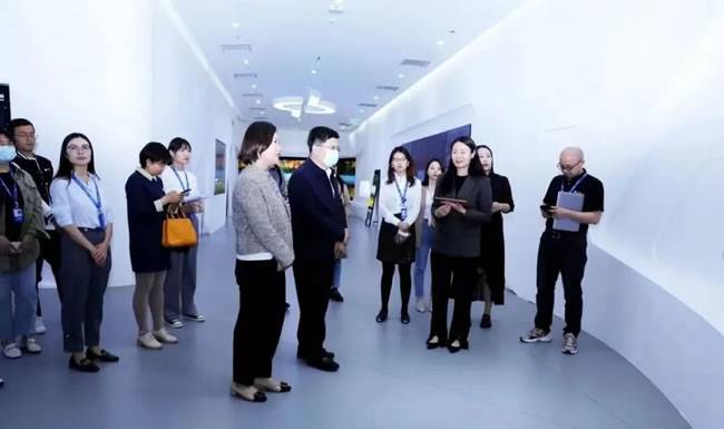 走访过程中,地平线相关负责人进行产品技术讲解 走访过程中,地平线相关负责人进行产品技术讲解