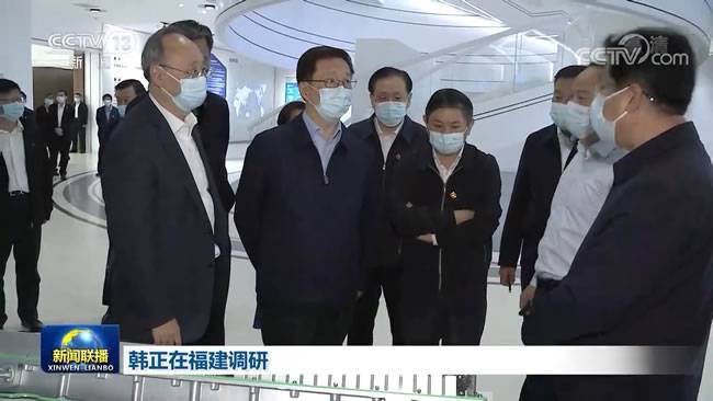 韩正副总理一行在曾毓群陪同下参观宁德时代企业展厅