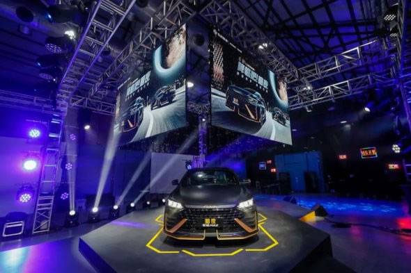 2021年12月4日,“黄金战甲”暗夜·奕炫MAX正式上市