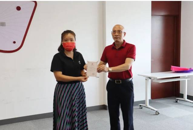 三元里社区给三头六臂志愿者代表的证书