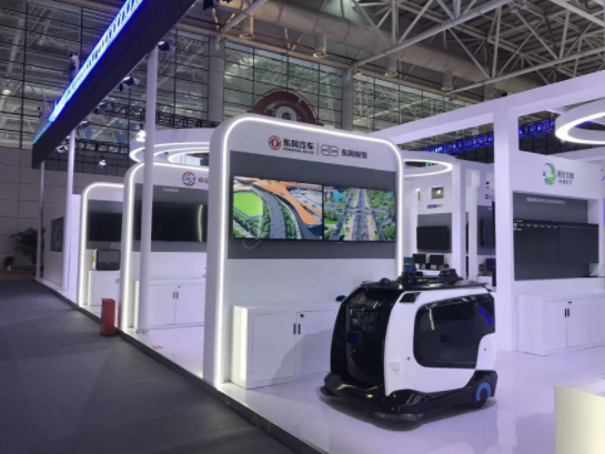 活动现场的东风展车 活动现场的东风展车