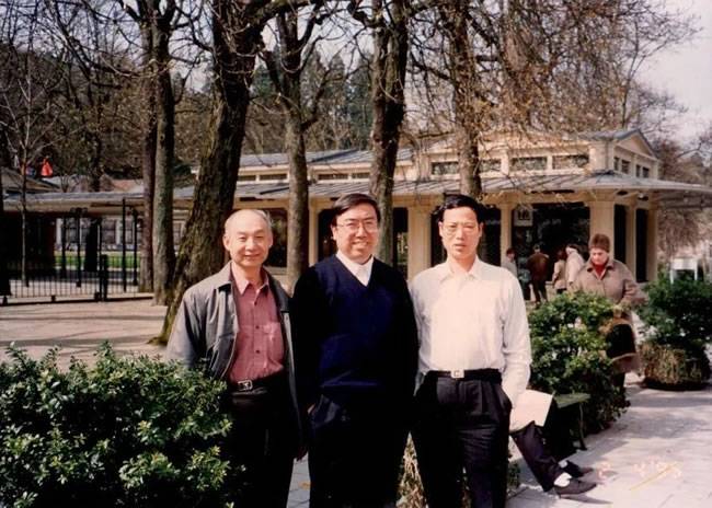 ▲和张高丽(右)、吕福源在德国鲁尔 ▲和张高丽(右)、吕福源在德国鲁尔