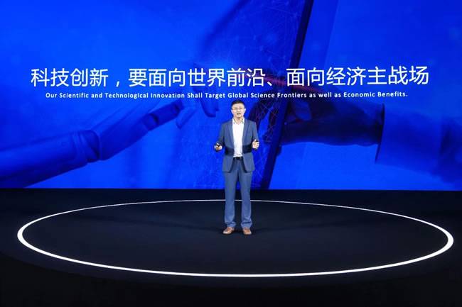 (宁德时代首席科学家吴凯现场发言)