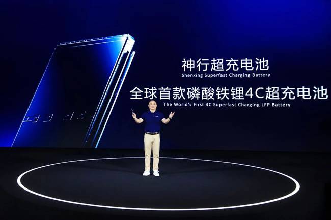 (宁德时代国内乘用车事业部CTO高焕现场发言)