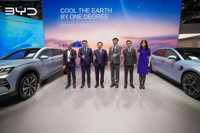 比亚迪高管与欧洲管理团队合影