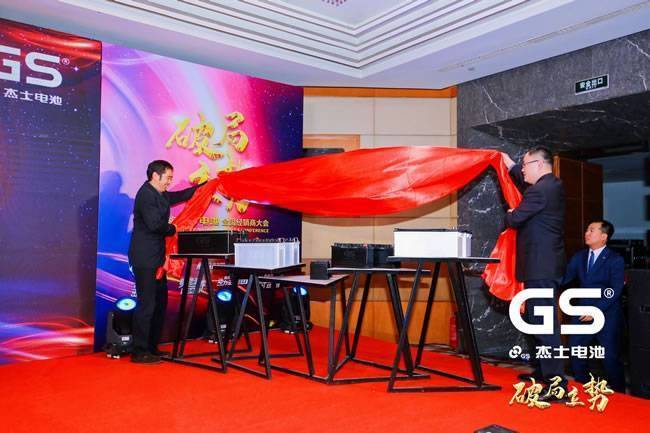 毕向东总经理与技术部大西部长共同新商品揭幕 毕向东总经理与技术部大西部长共同新商品揭幕